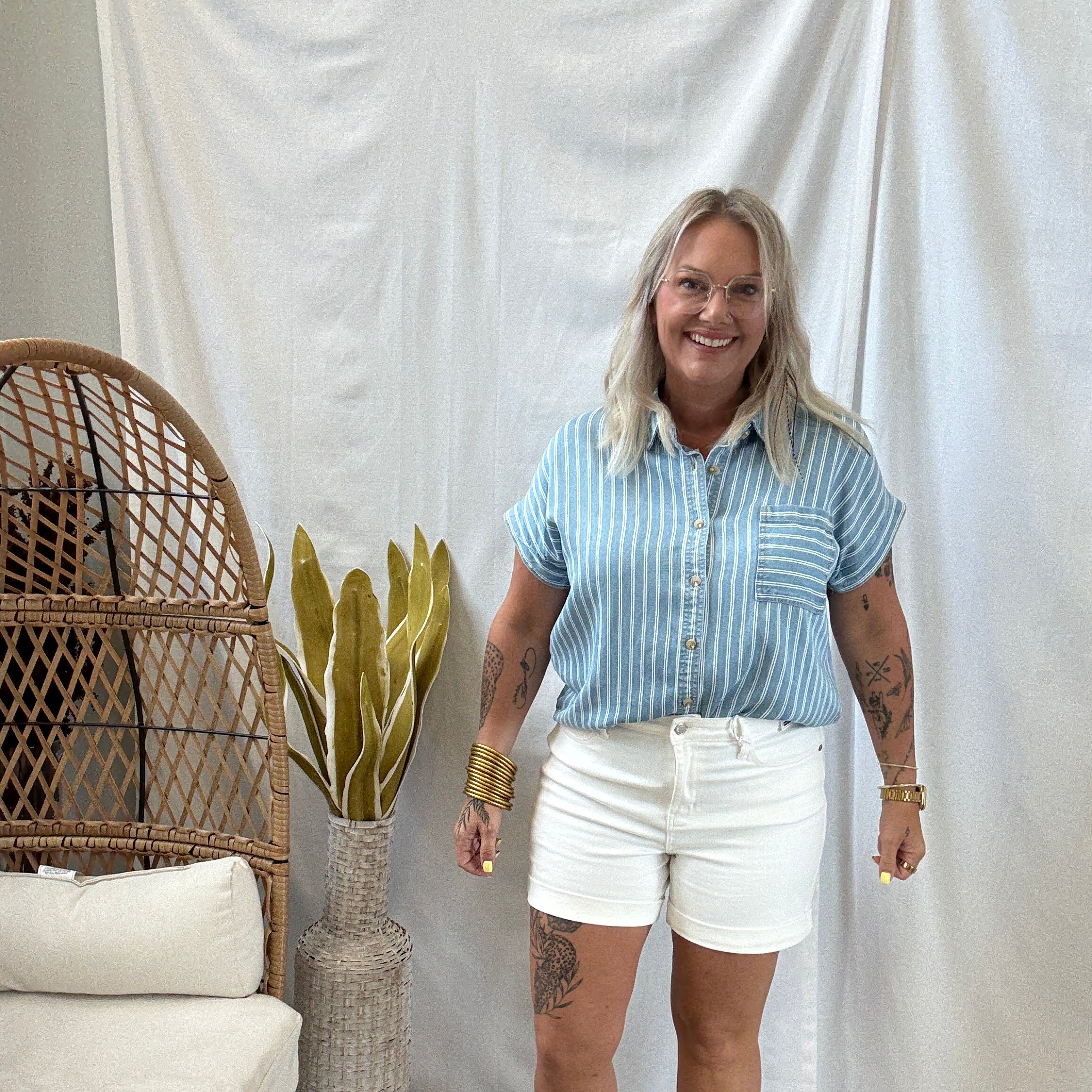 Collared Striped Denim Short Sleeve Shirt-Short Sleeve Tops-blu pepper-The Silo Boutique, Women's Fashion Boutique Located in Warren and Grand Forks North Dakota