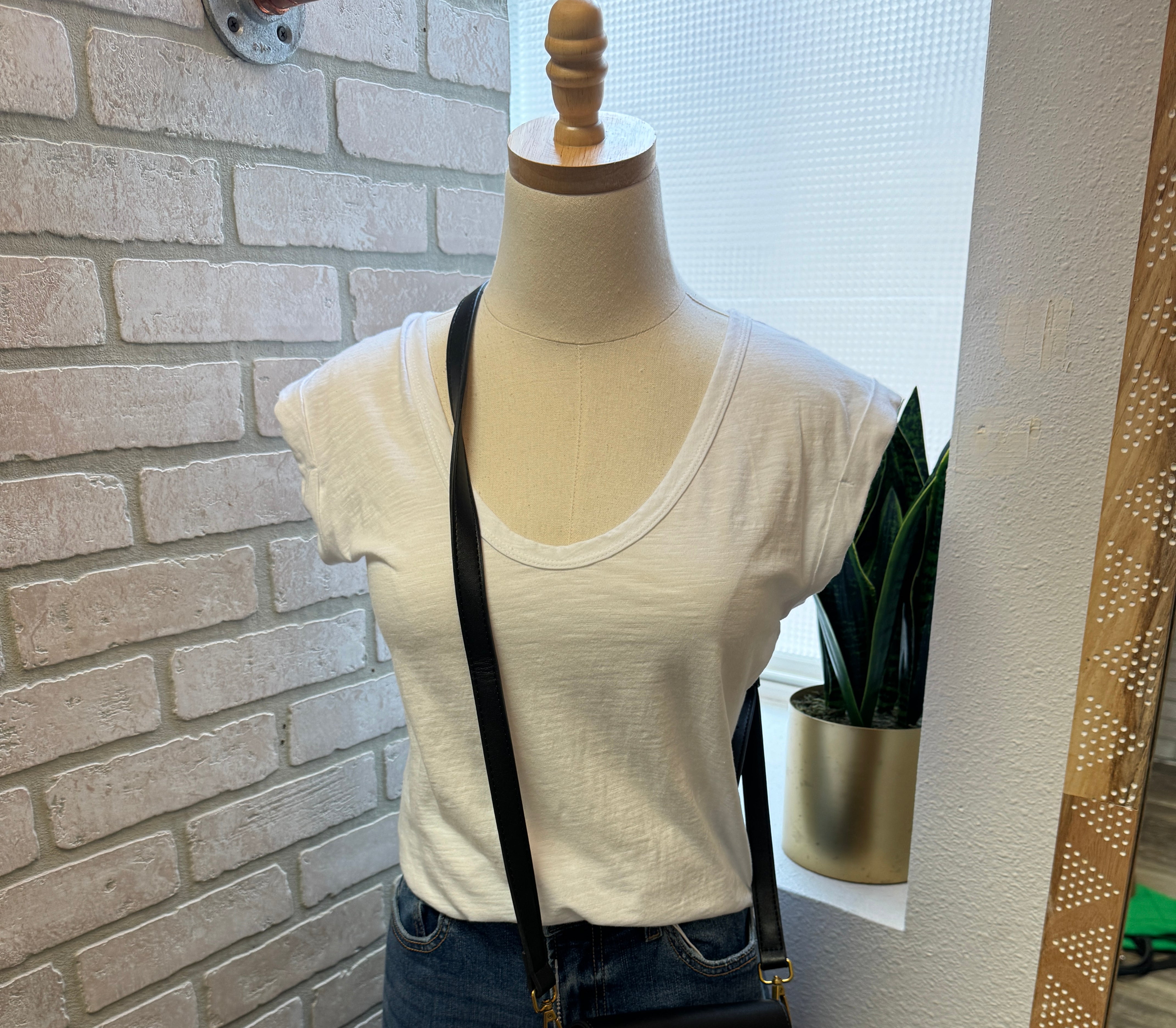 Curved Leather Crossbody or Shoulder Purse-Crossbody Purses-Fame-The Silo Boutique, Women's Fashion Boutique Located in Warren and Grand Forks North Dakota