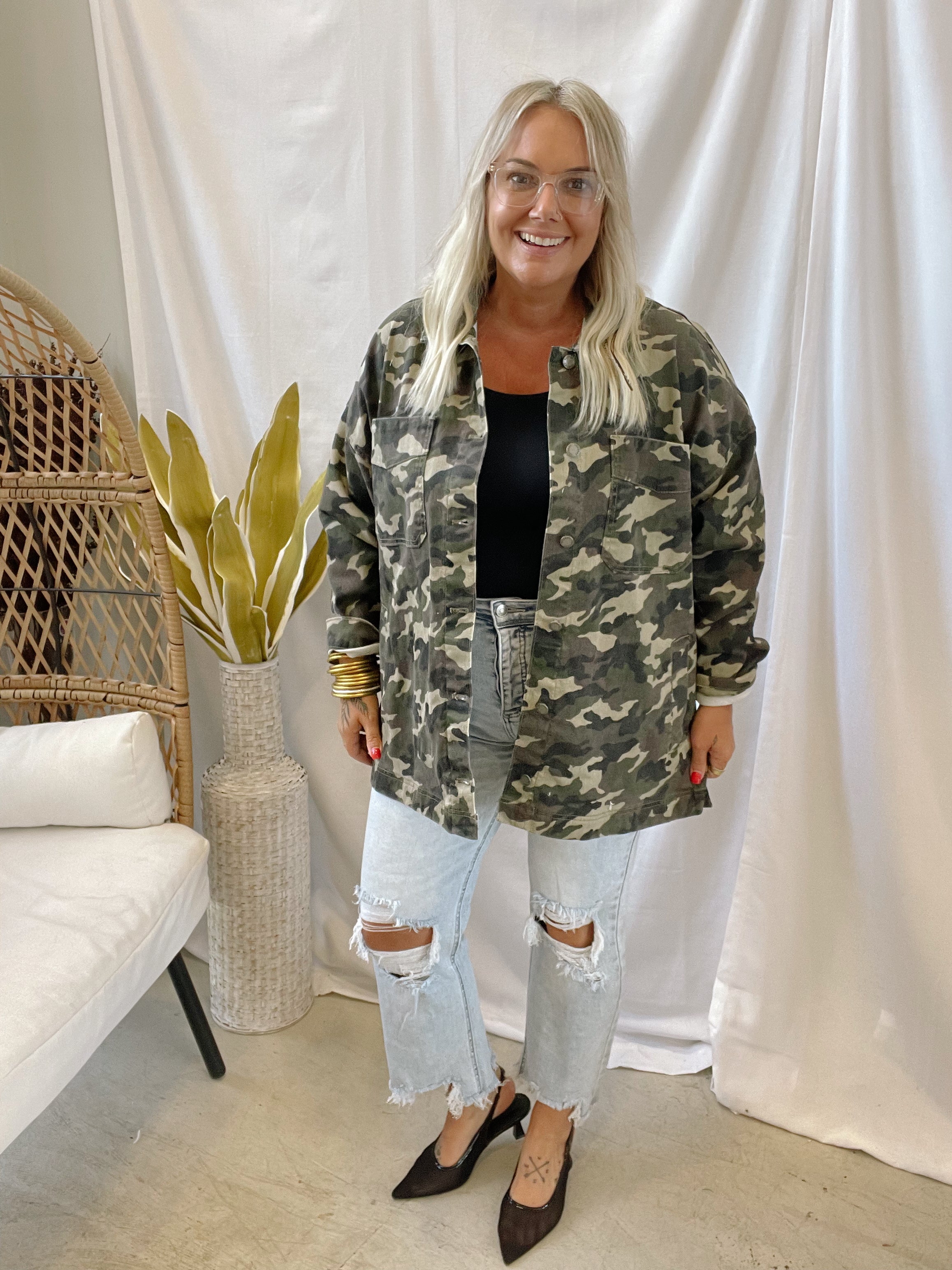 Artemis Vintage Light Stone Wash Destructed Jean-Jeans-Artemis Vintage-The Silo Boutique, Women's Fashion Boutique Located in Warren and Grand Forks North Dakota