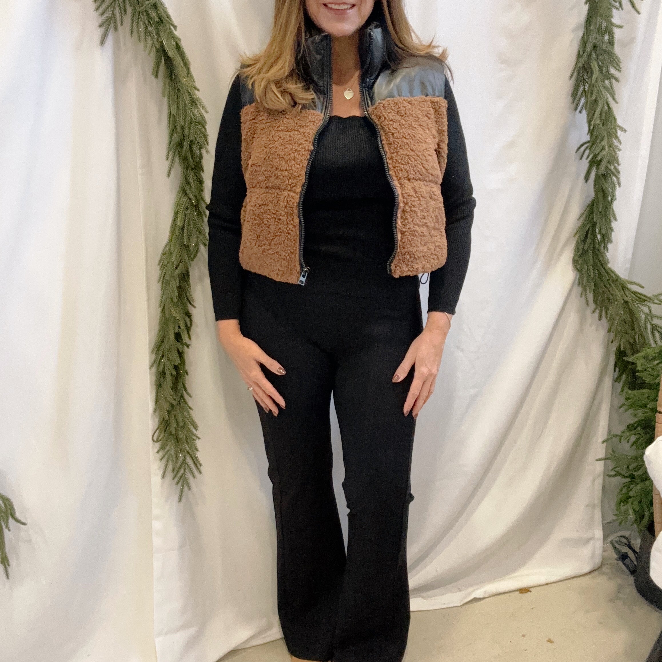 Elan Black Flair Pants-Skirts-elan-The Silo Boutique, Women's Fashion Boutique Located in Warren and Grand Forks North Dakota