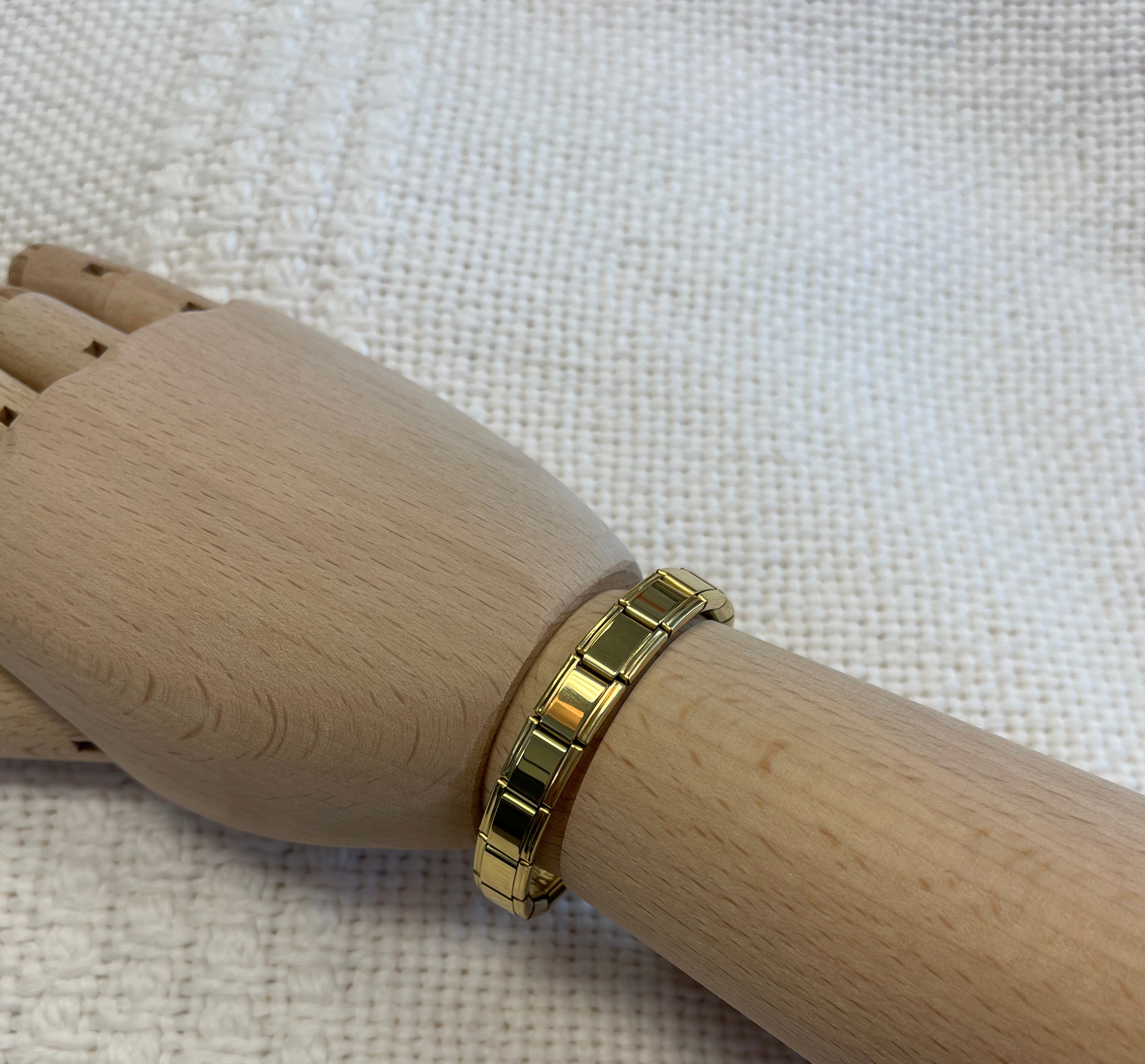 Gold Link Bracelet-Bracelets-Fame-The Silo Boutique, Women's Fashion Boutique Located in Warren and Grand Forks North Dakota