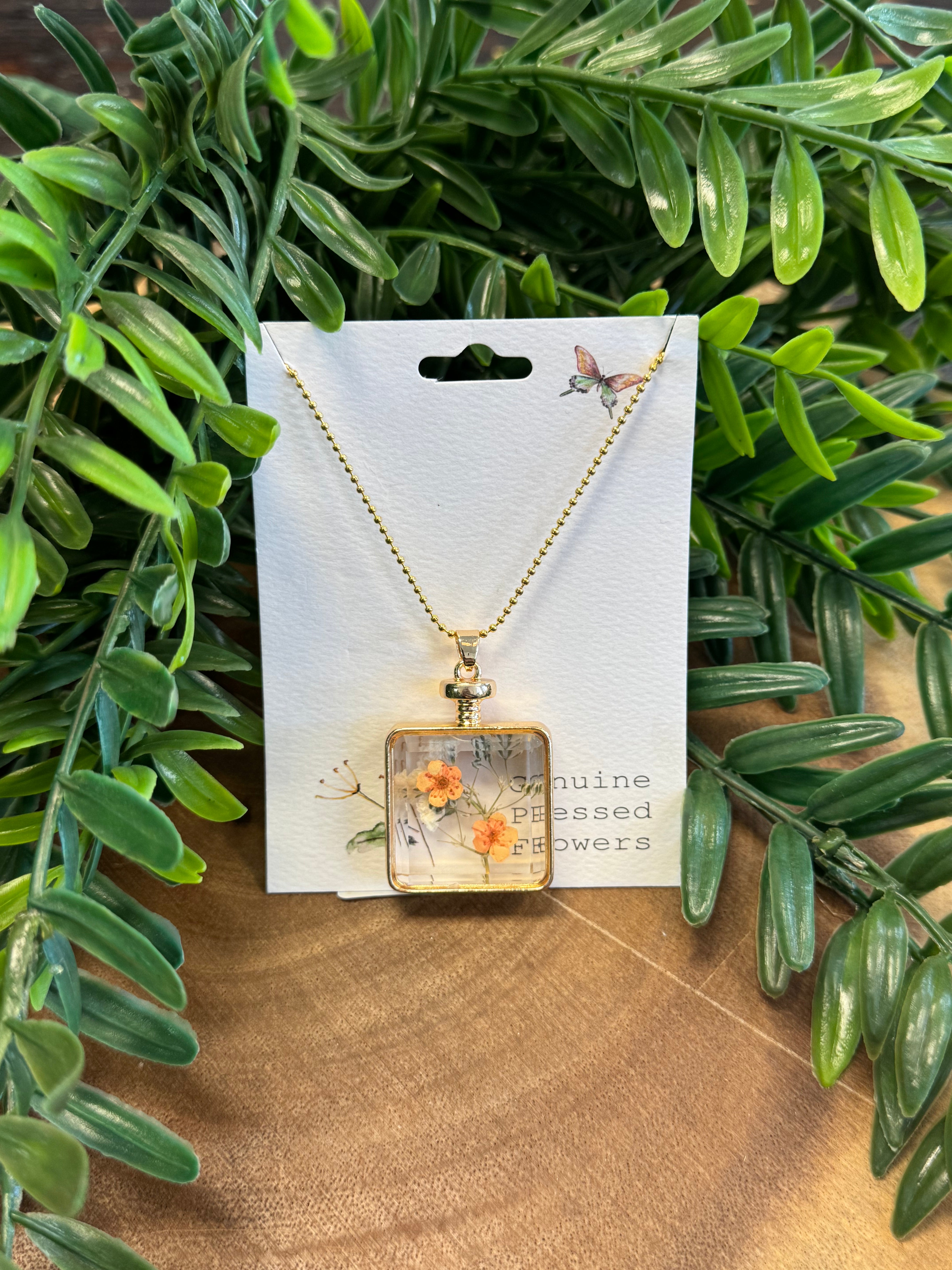 Dried Flower Gold Necklace-Necklaces-zad-The Silo Boutique, Women's Fashion Boutique Located in Warren and Grand Forks North Dakota