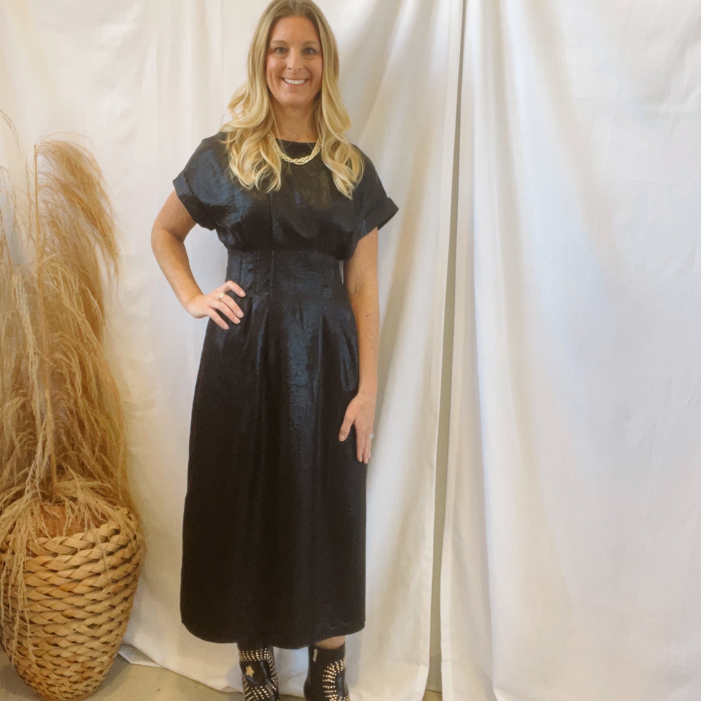 Black Crinkle Dress-Dresses-entro-The Silo Boutique, Women's Fashion Boutique Located in Warren and Grand Forks North Dakota