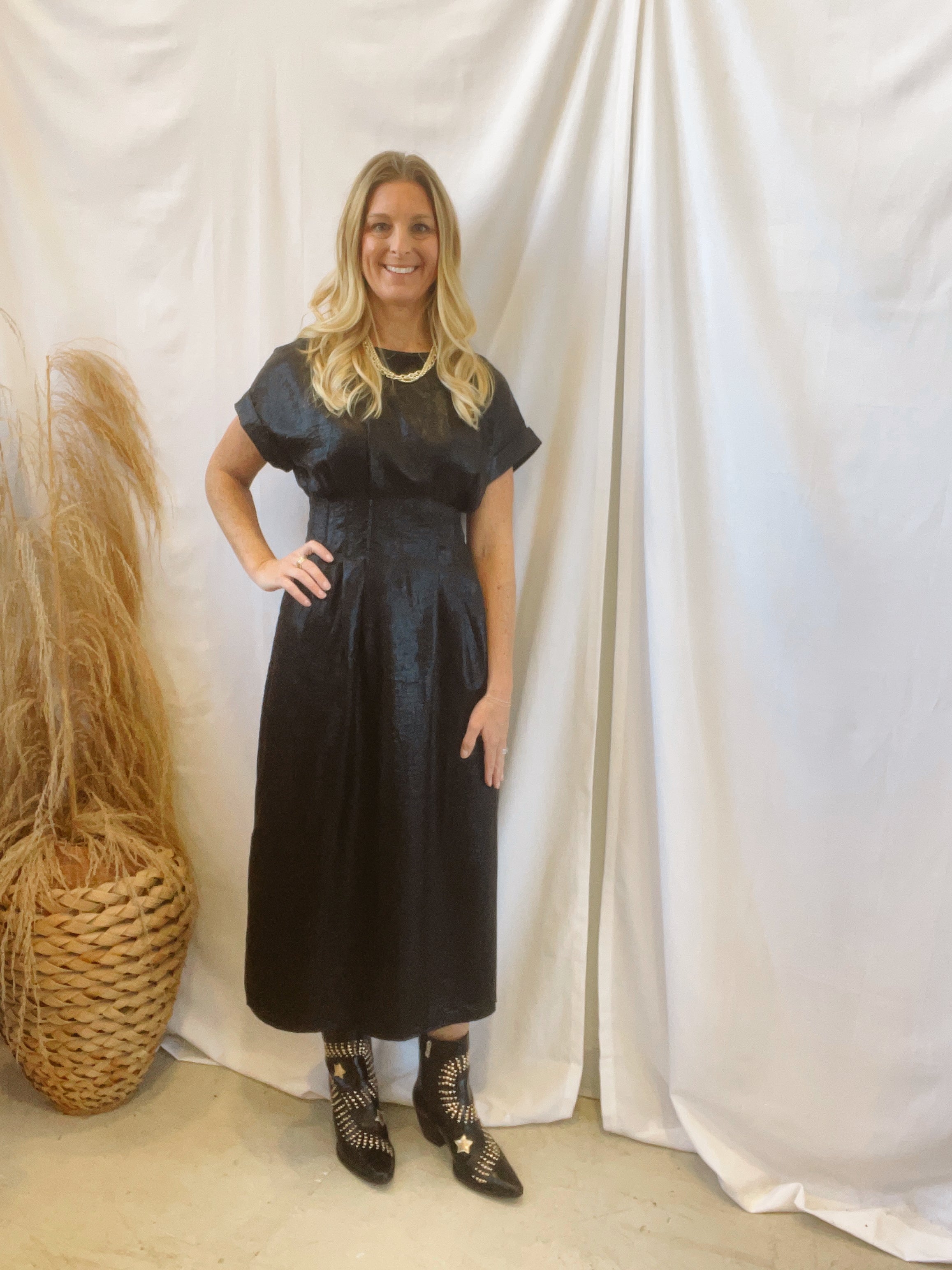 Black Crinkle Dress-Dresses-entro-The Silo Boutique, Women's Fashion Boutique Located in Warren and Grand Forks North Dakota