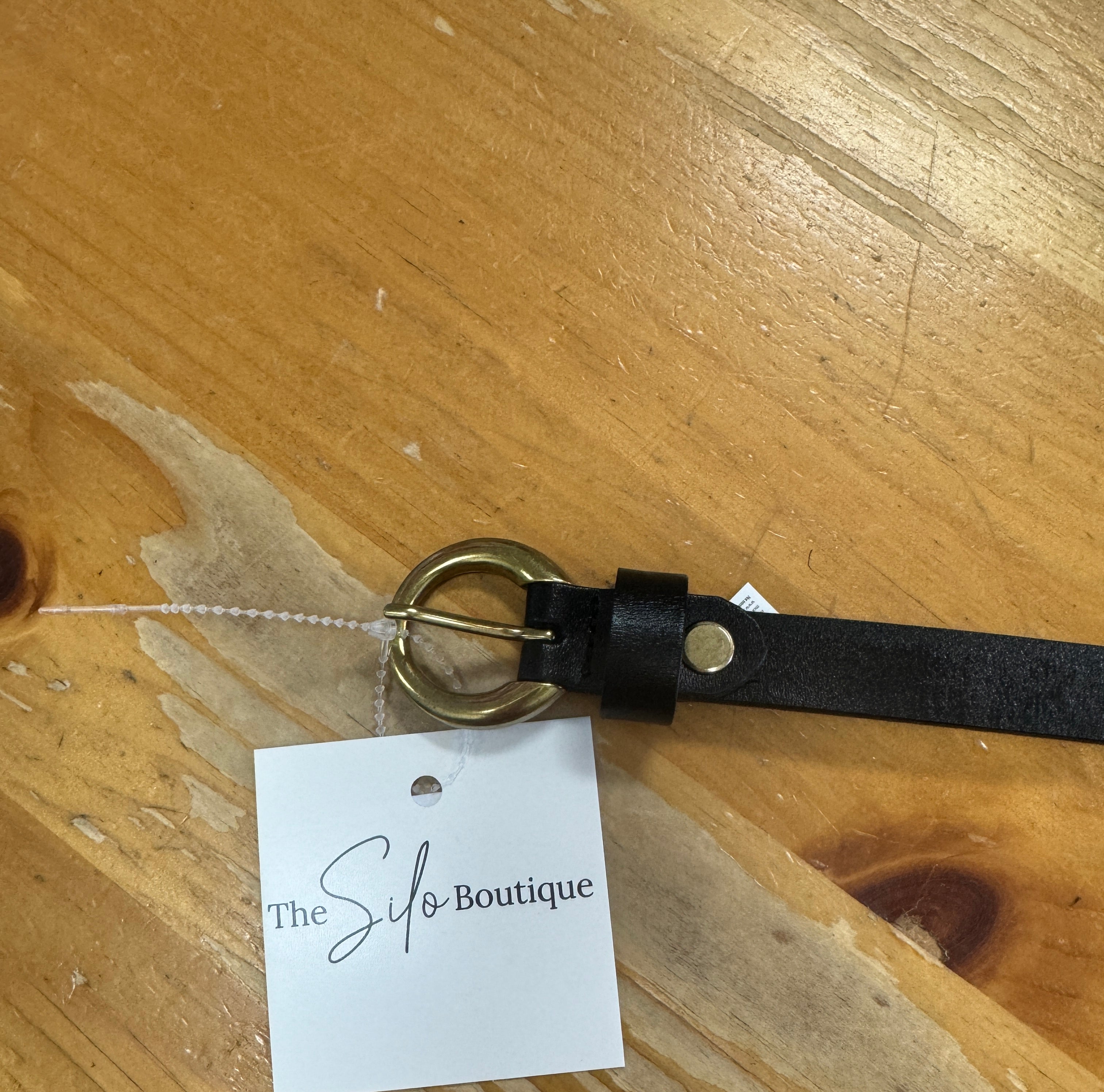 Black Round Buckle Leather Belt-Belts-Fame-The Silo Boutique, Women's Fashion Boutique Located in Warren and Grand Forks North Dakota