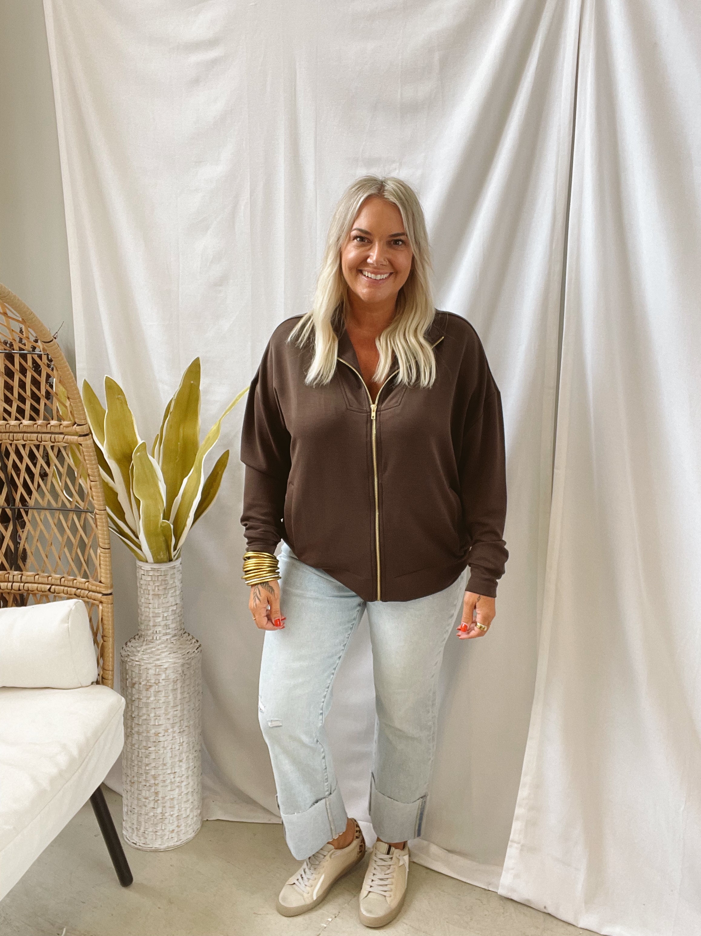 Vervet Wow Straight Crop Jeans-Jeans-vervet-The Silo Boutique, Women's Fashion Boutique Located in Warren and Grand Forks North Dakota