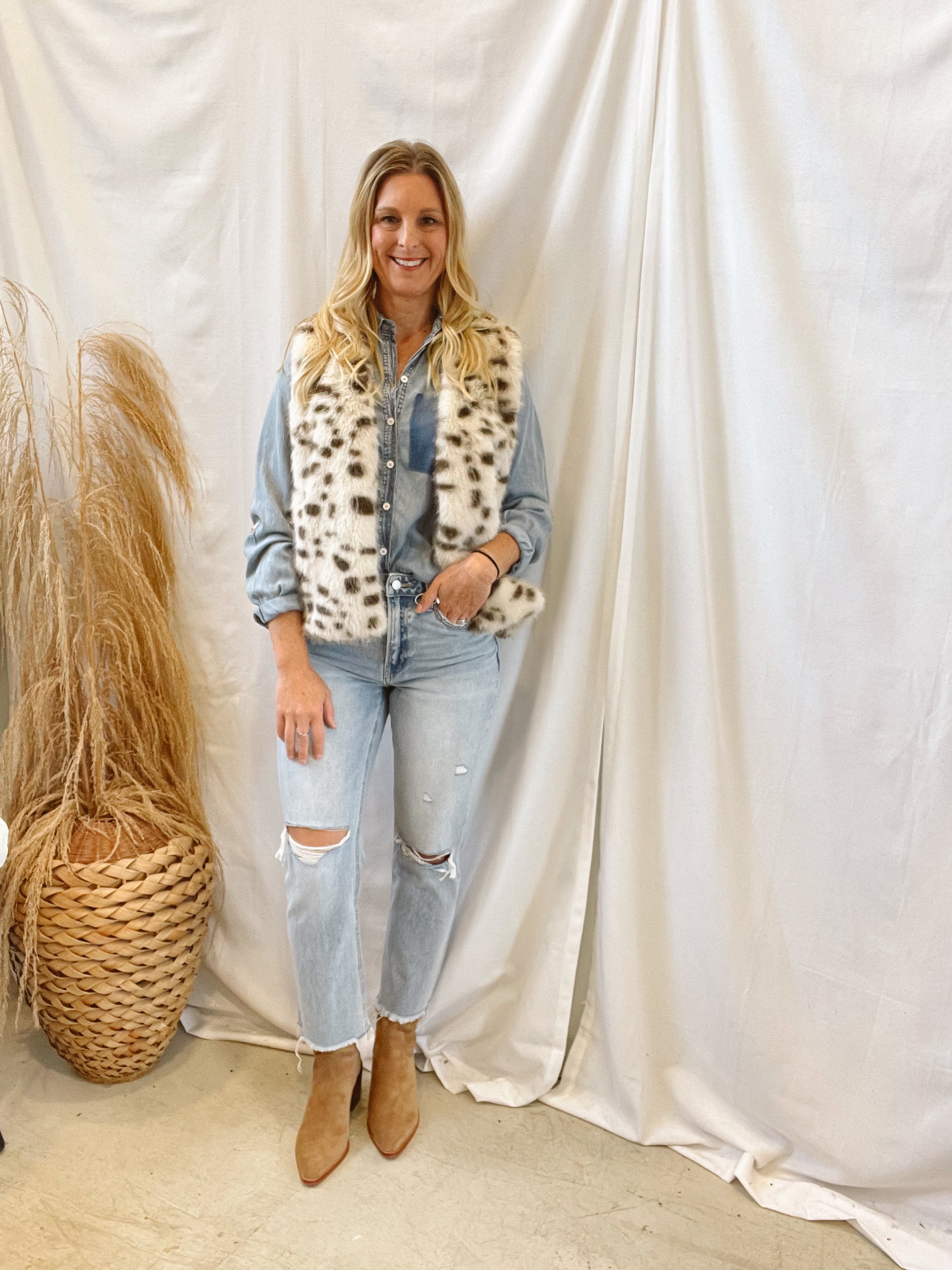 Oatmeal Leopard Fur Vest-Vests-mystree-The Silo Boutique, Women's Fashion Boutique Located in Warren and Grand Forks North Dakota