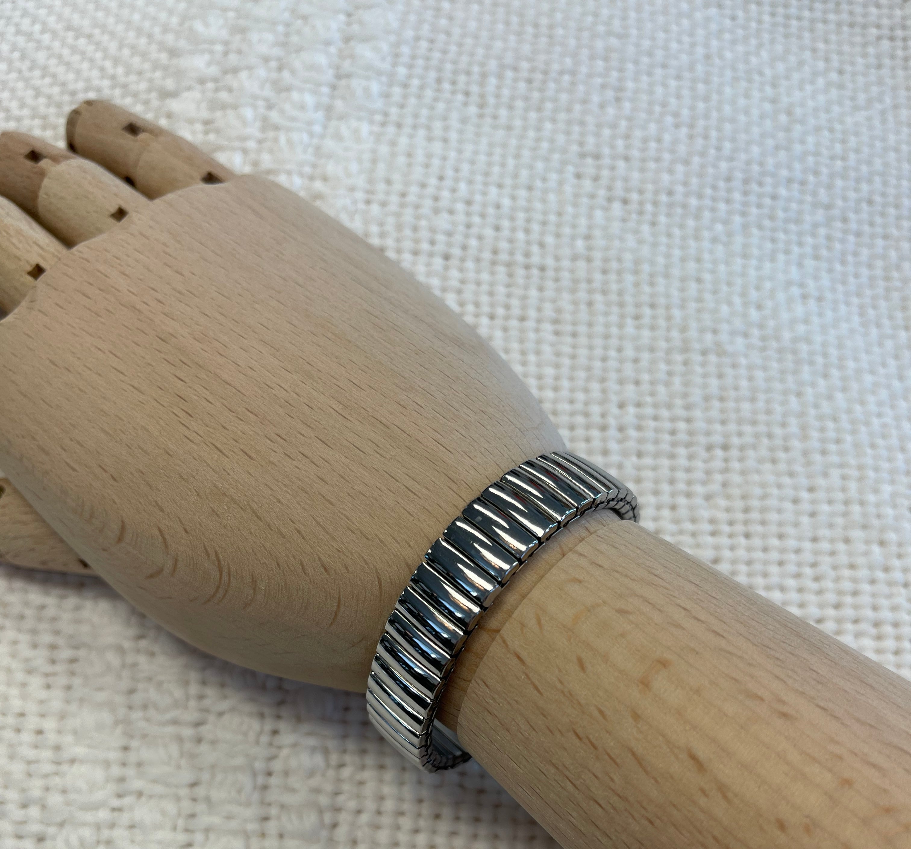 Chain Stretch Bracelet-Bracelets-Fame-The Silo Boutique, Women's Fashion Boutique Located in Warren and Grand Forks North Dakota