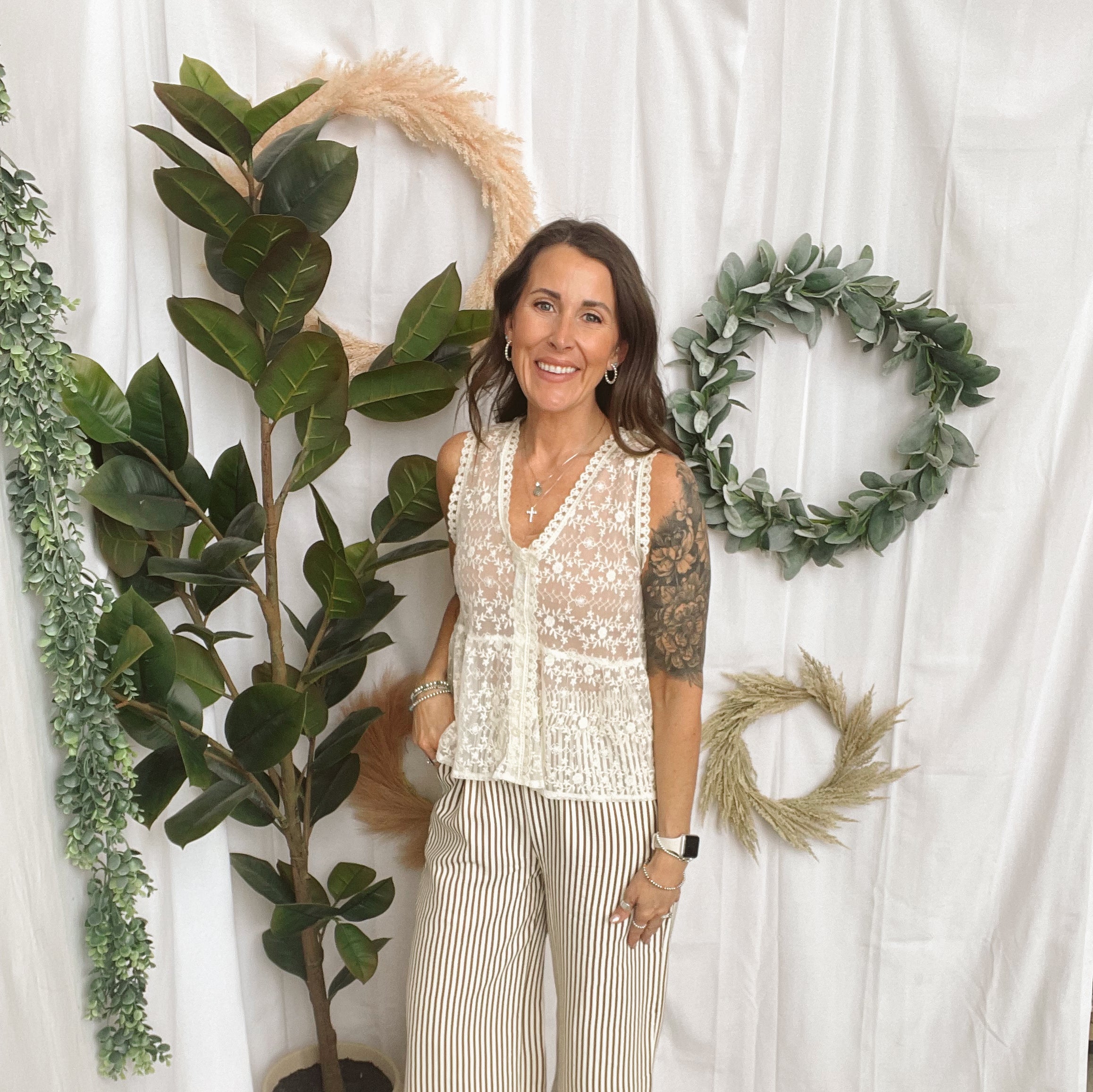 Lace V Neck Tank Top-sleeveless-cozy co-The Silo Boutique, Women's Fashion Boutique Located in Warren and Grand Forks North Dakota