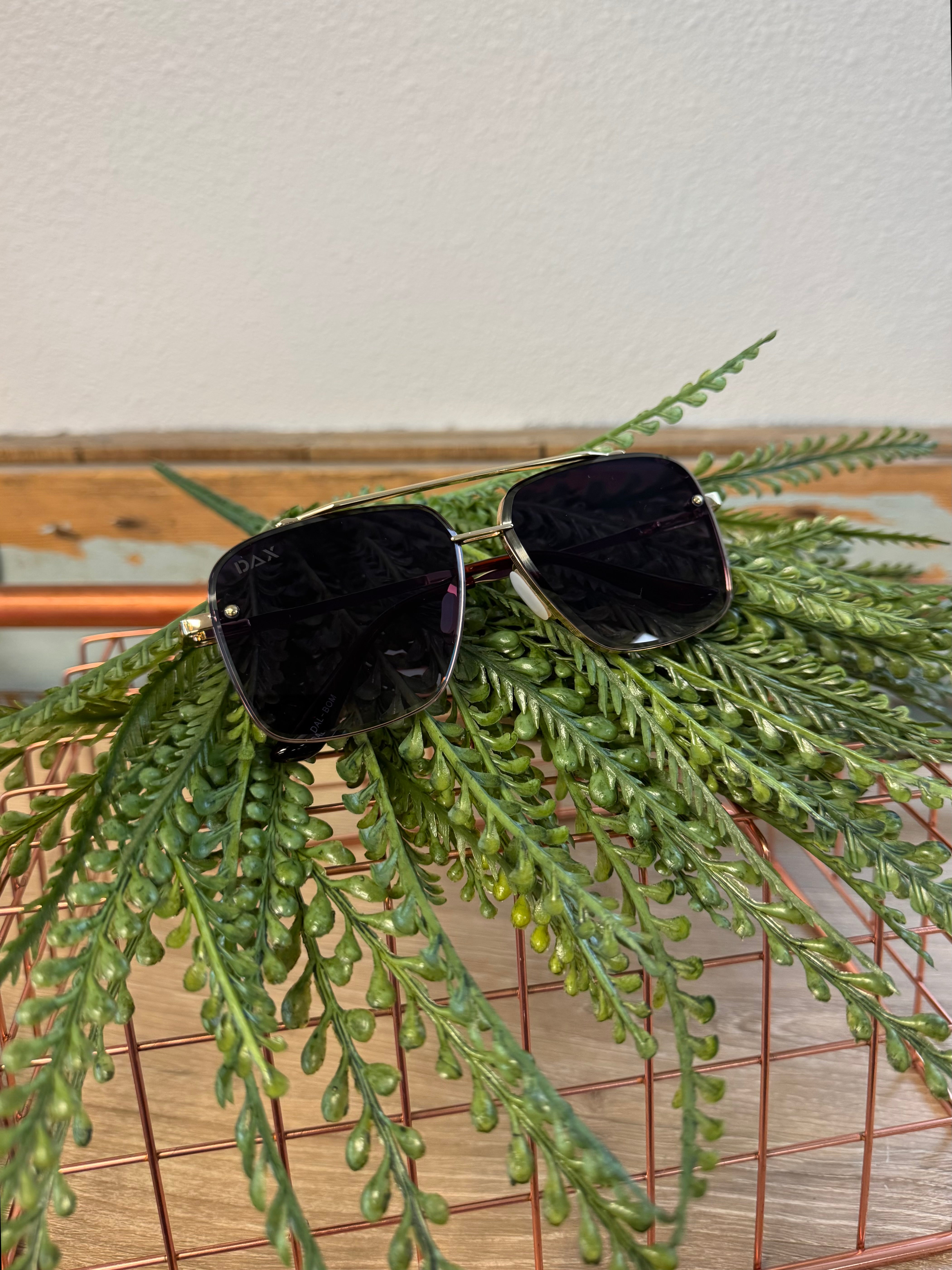 Dax Dallas Black Ombre Sunglasses-Sunglasses-dax-The Silo Boutique, Women's Fashion Boutique Located in Warren and Grand Forks North Dakota