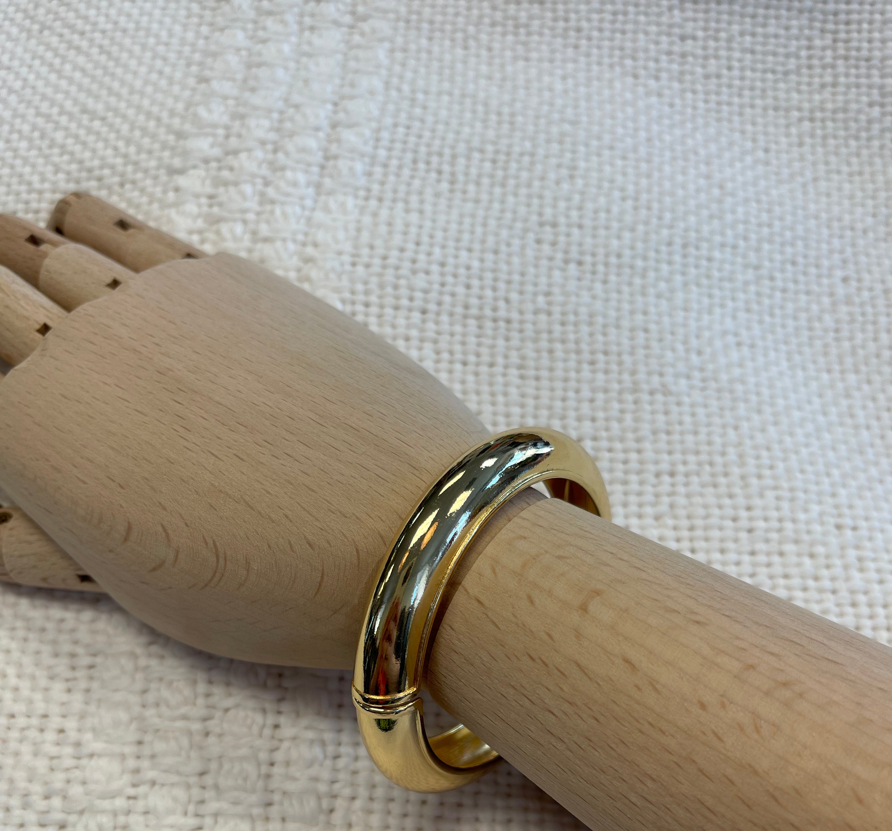 Gold Beveled Bangle-Bracelets-Fame-The Silo Boutique, Women's Fashion Boutique Located in Warren and Grand Forks North Dakota