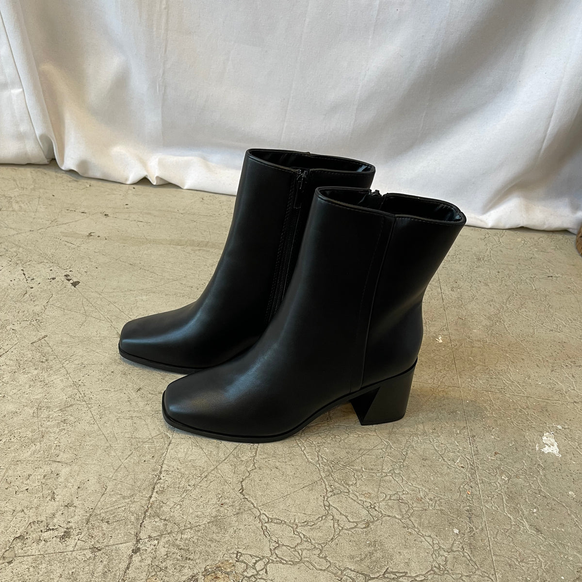 Soda Chukar Boot-Black-Sandals-soda-The Silo Boutique, Women's Fashion Boutique Located in Warren and Grand Forks North Dakota