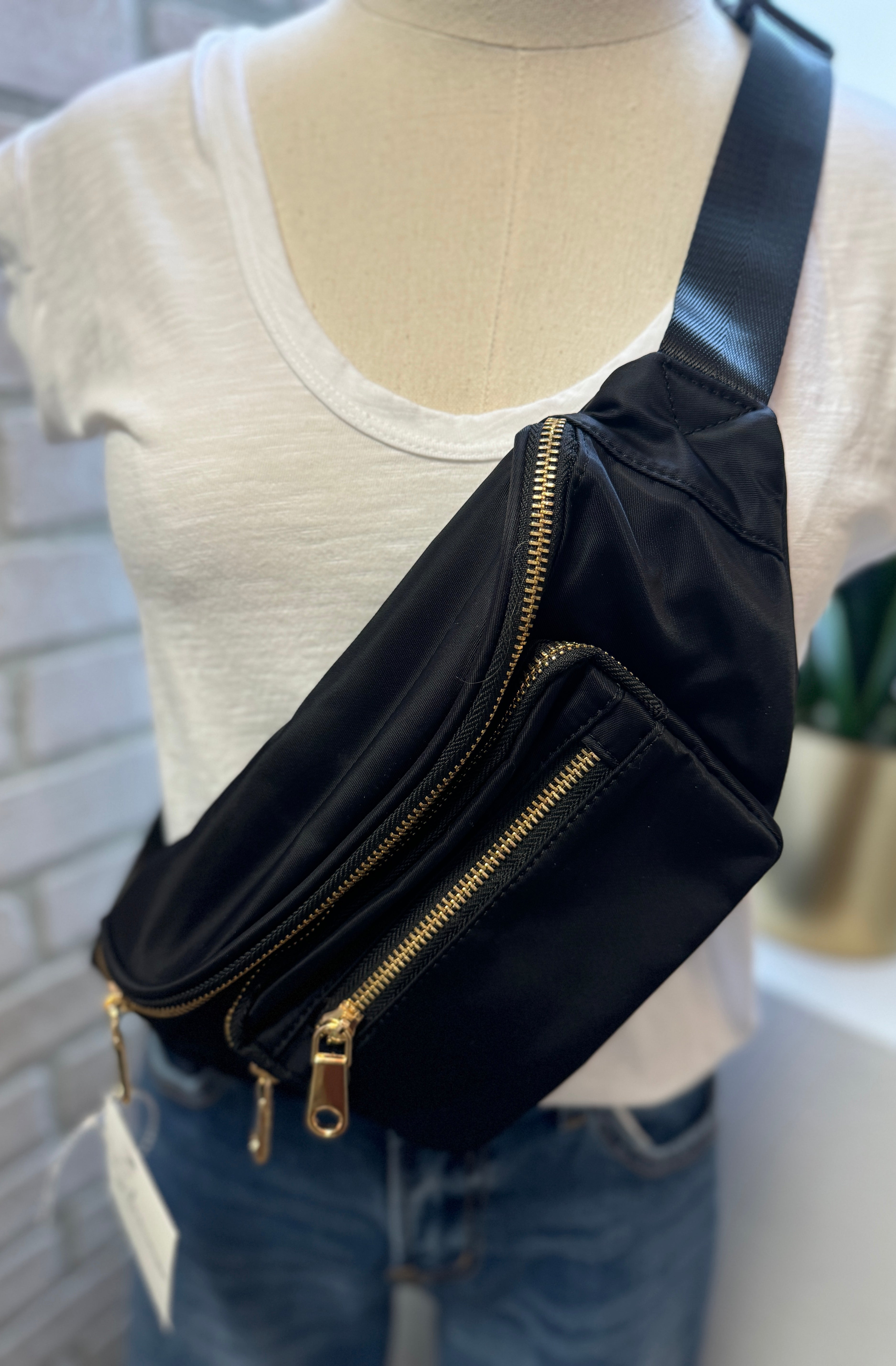 Black Nylon Fanny Purse-Final Sale-Purses-Fame-The Silo Boutique, Women's Fashion Boutique Located in Warren and Grand Forks North Dakota