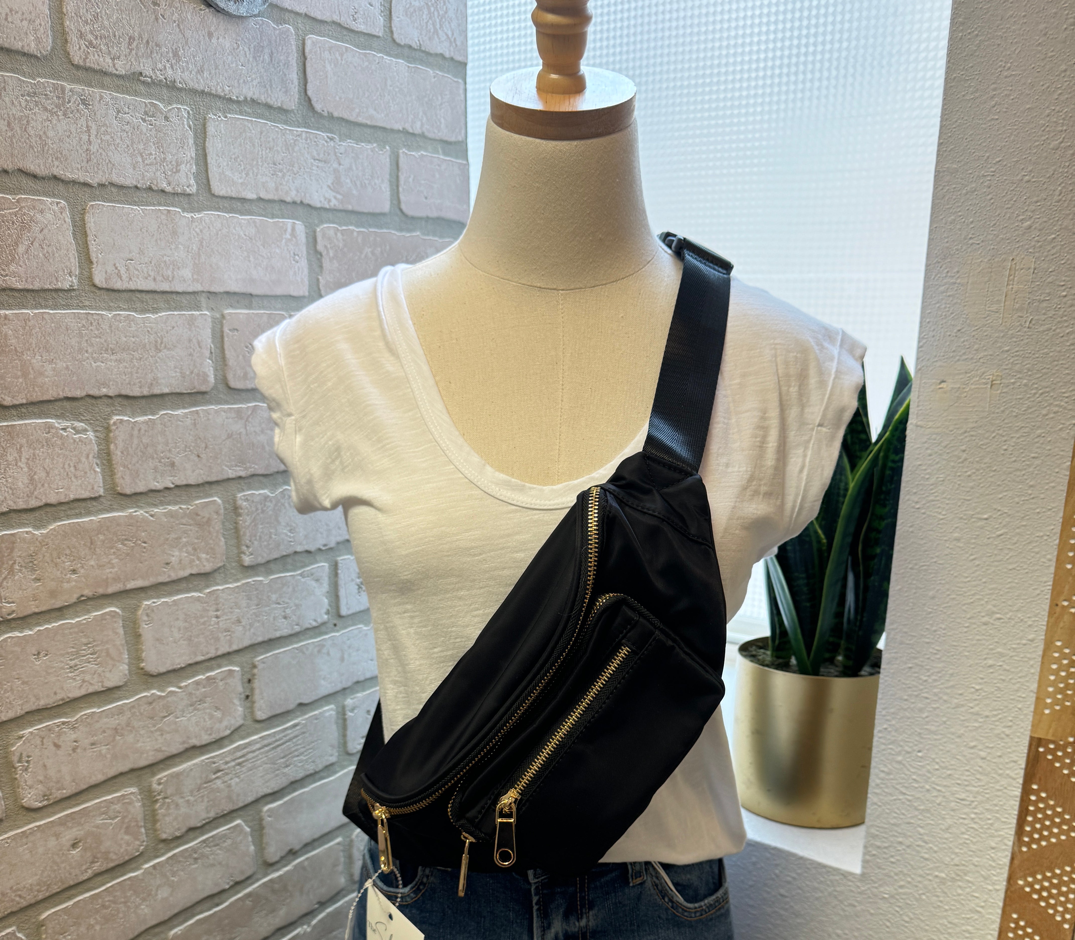 Black Nylon Fanny Purse-Final Sale-Purses-Fame-The Silo Boutique, Women's Fashion Boutique Located in Warren and Grand Forks North Dakota