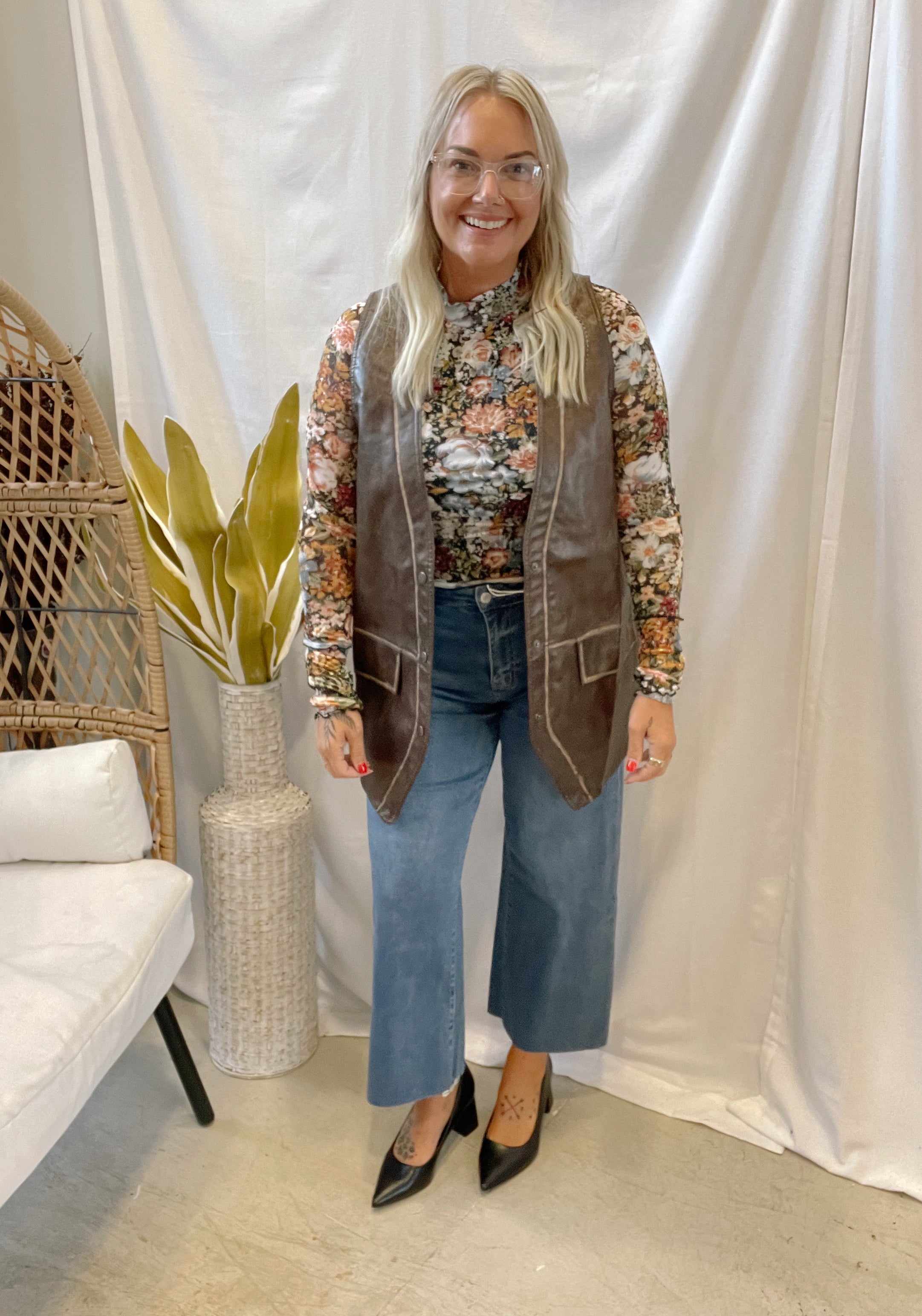 Vervet Right Super Soft Crop Wide Leg Jeans-Final Sale-Jeans-vervet-The Silo Boutique, Women's Fashion Boutique Located in Warren and Grand Forks North Dakota
