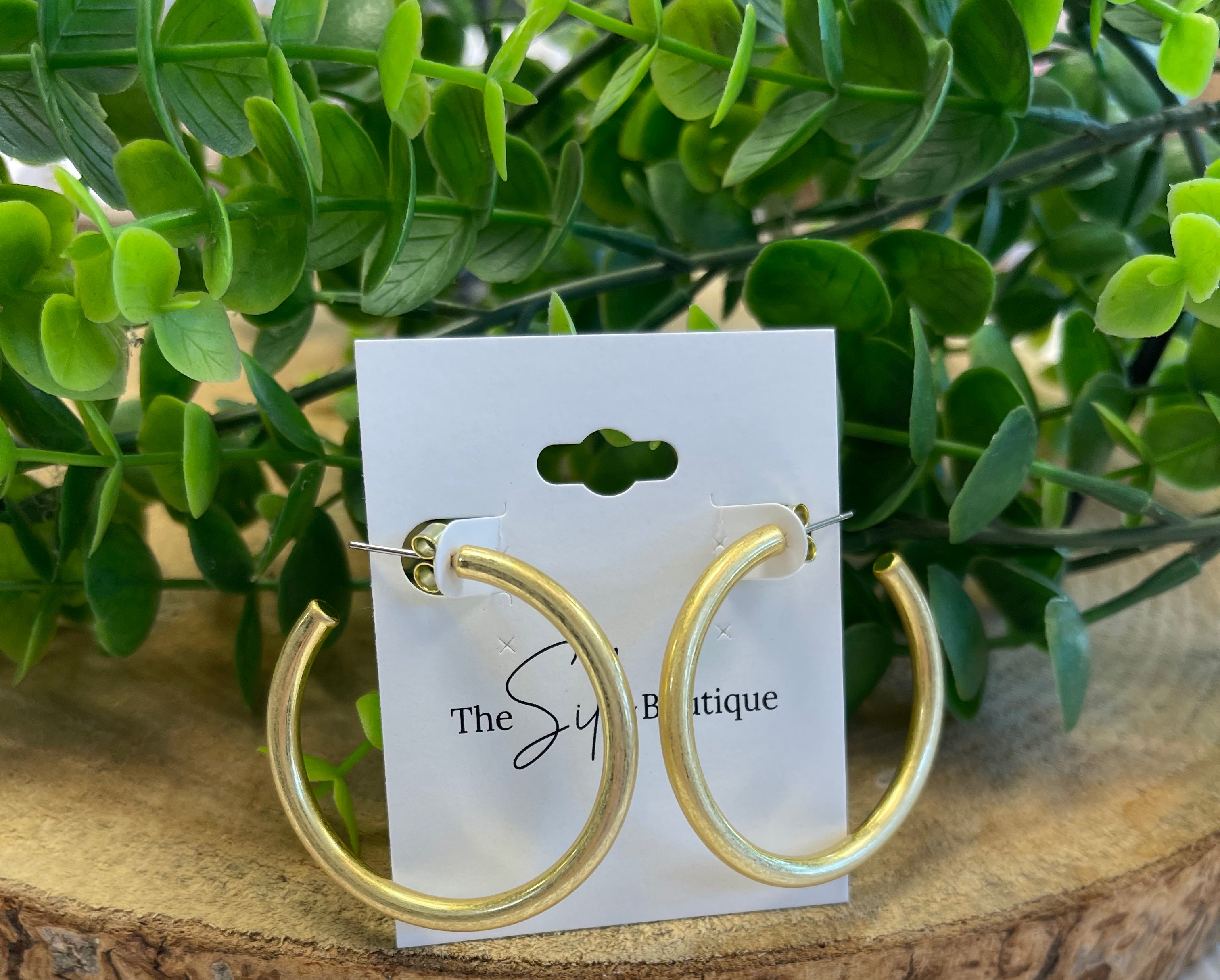 Vintage Gold Hoop Earrings-Earrings-Fame-The Silo Boutique, Women's Fashion Boutique Located in Warren and Grand Forks North Dakota