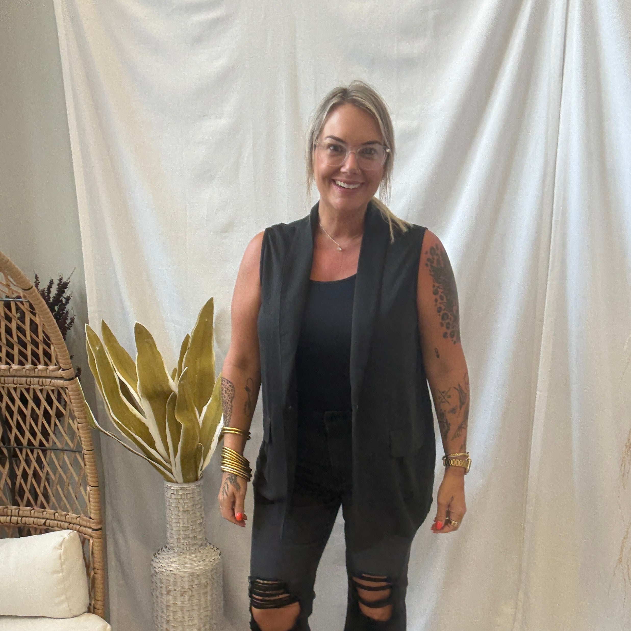 Zoe Black Destructed Washed Jeans-Jeans-Zenana-The Silo Boutique, Women's Fashion Boutique Located in Warren and Grand Forks North Dakota