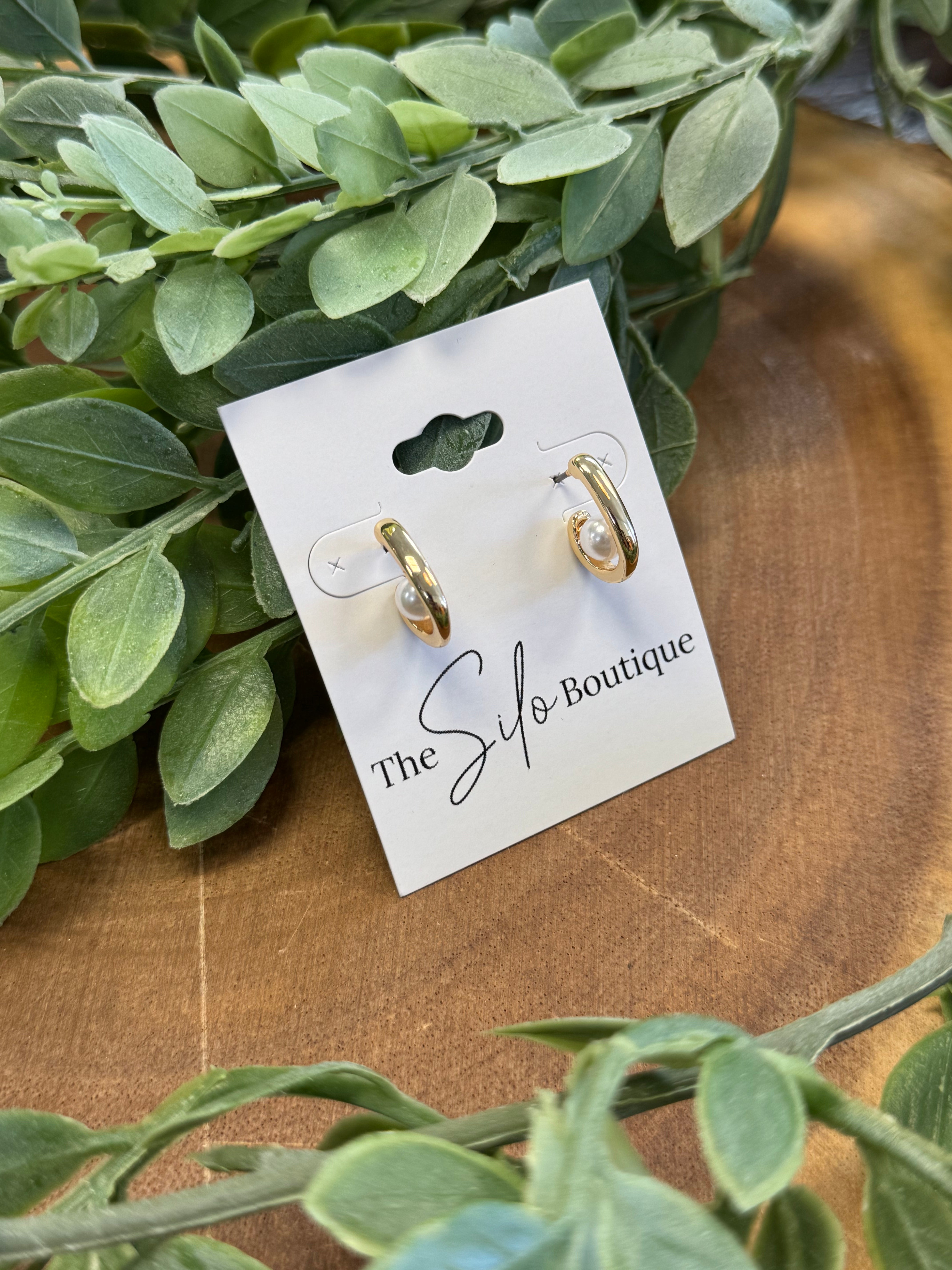 Teardrop Pearl Hoop Earrings-Earrings-fame-The Silo Boutique, Women's Fashion Boutique Located in Warren and Grand Forks North Dakota