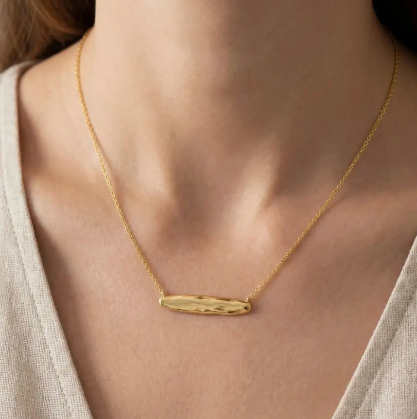 Oval Pendant Necklace-Gold-Necklaces-Fame-The Silo Boutique, Women's Fashion Boutique Located in Warren and Grand Forks North Dakota