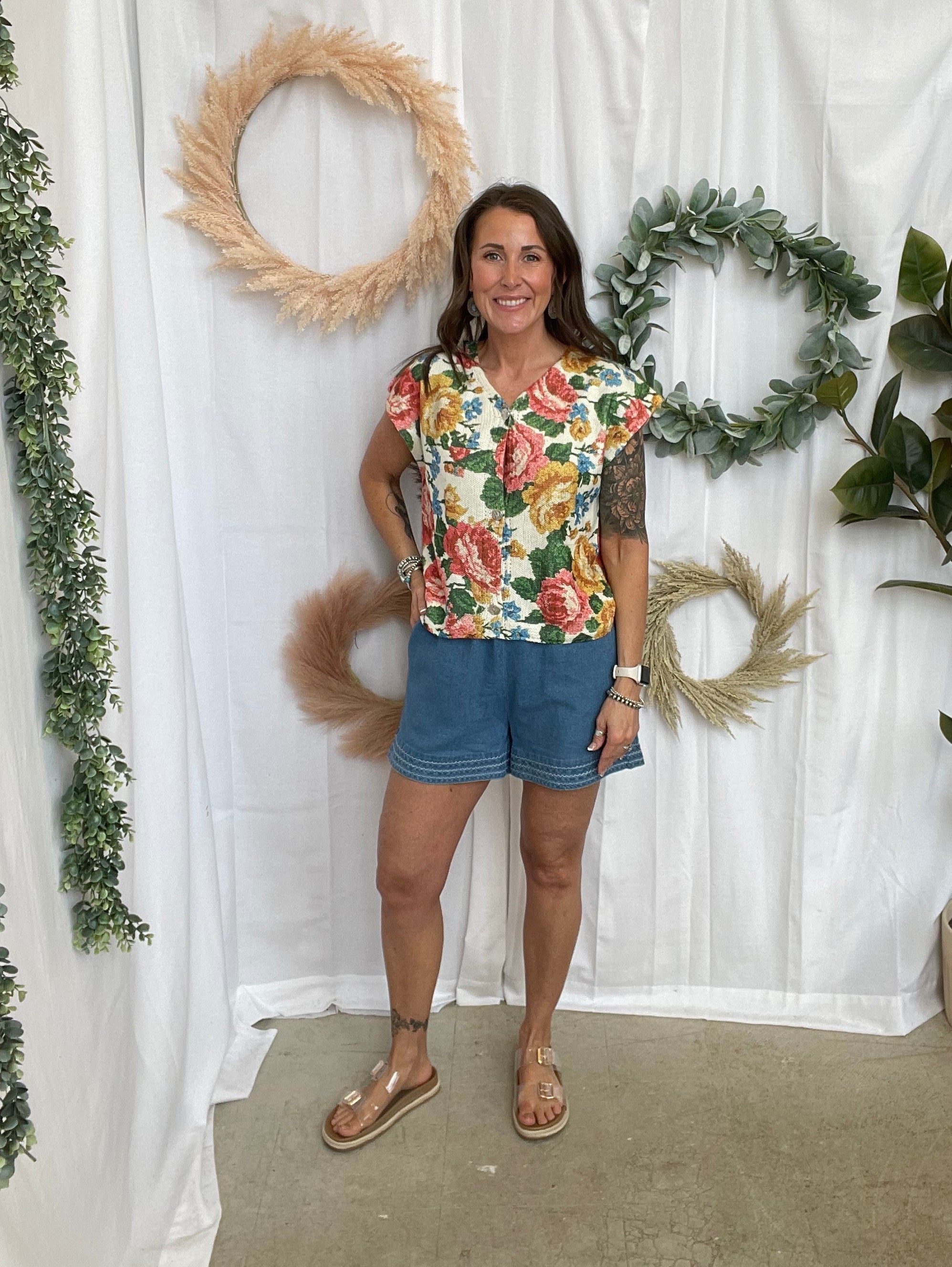 Justine Floral Top-Vests-jade by jane-The Silo Boutique, Women's Fashion Boutique Located in Warren and Grand Forks North Dakota