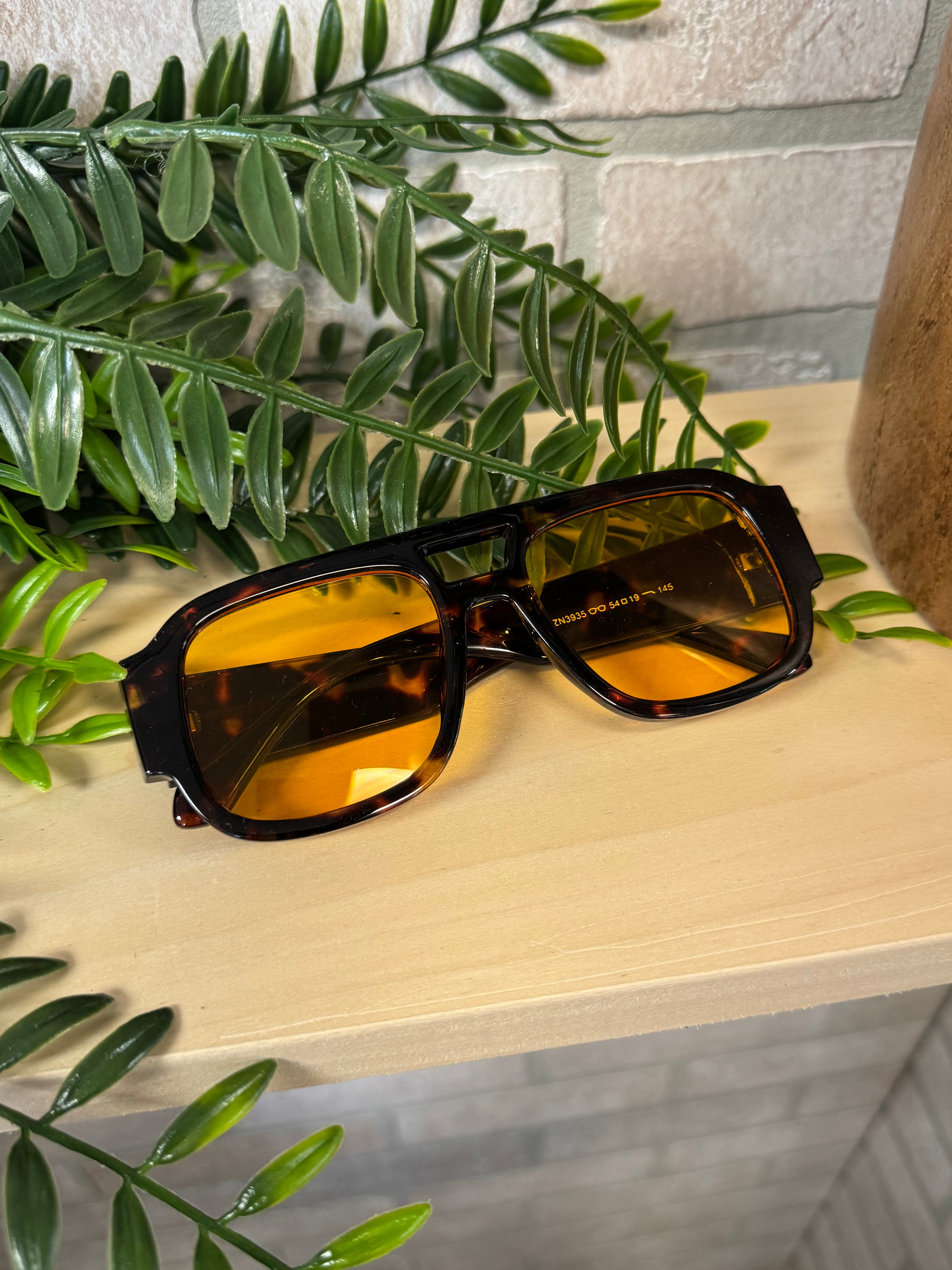PS Ellen Retro Sunglasses-Tortoise Orange-Sunglasses-faire-The Silo Boutique, Women's Fashion Boutique Located in Warren and Grand Forks North Dakota