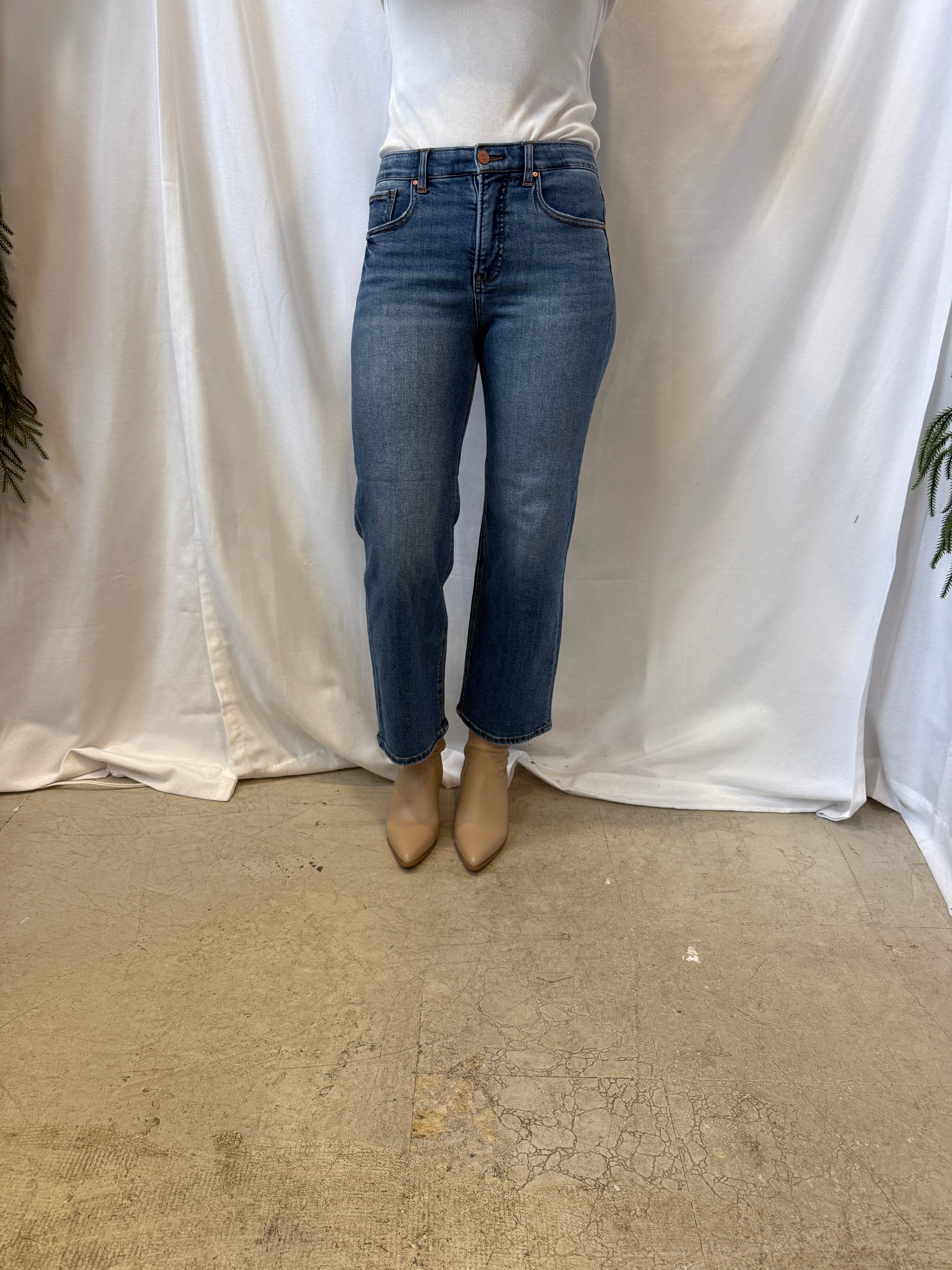 Risen Crop Medium Wash Jeans-Jeans-risen-The Silo Boutique, Women's Fashion Boutique Located in Warren and Grand Forks North Dakota