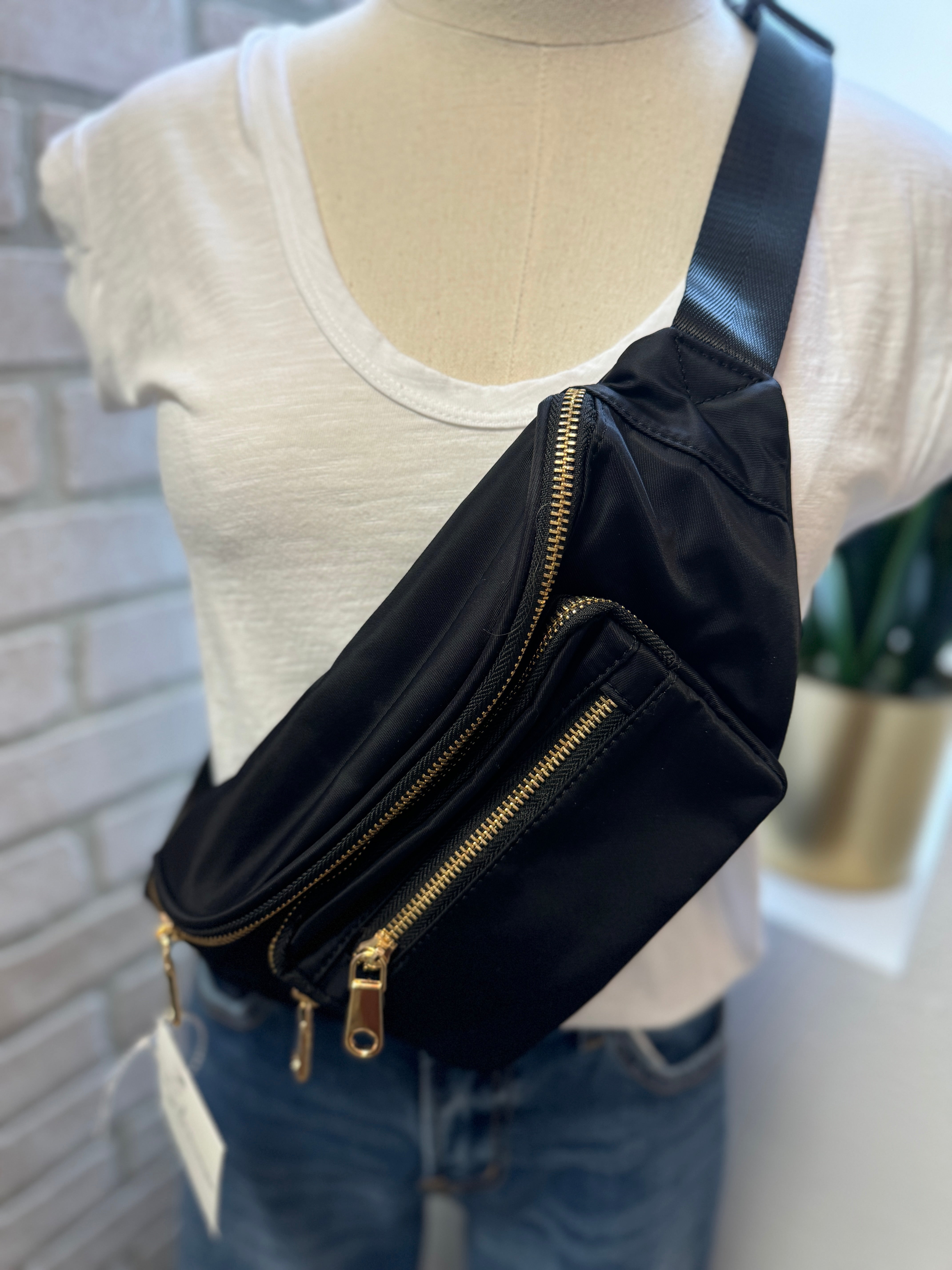 Black Nylon Fanny Purse-Purses-Fame-The Silo Boutique, Women's Fashion Boutique Located in Warren and Grand Forks North Dakota