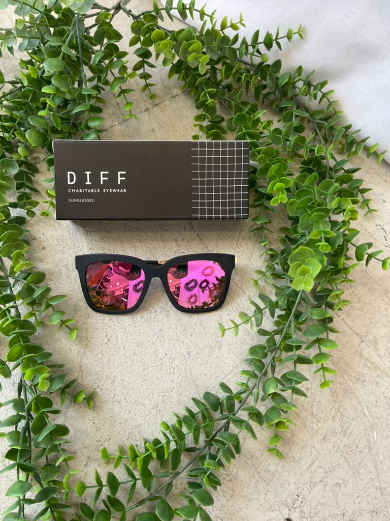 Diff Sunglasses - Bella Black-Sunglasses-Diff-The Silo Boutique, Women's Fashion Boutique Located in Warren and Grand Forks North Dakota