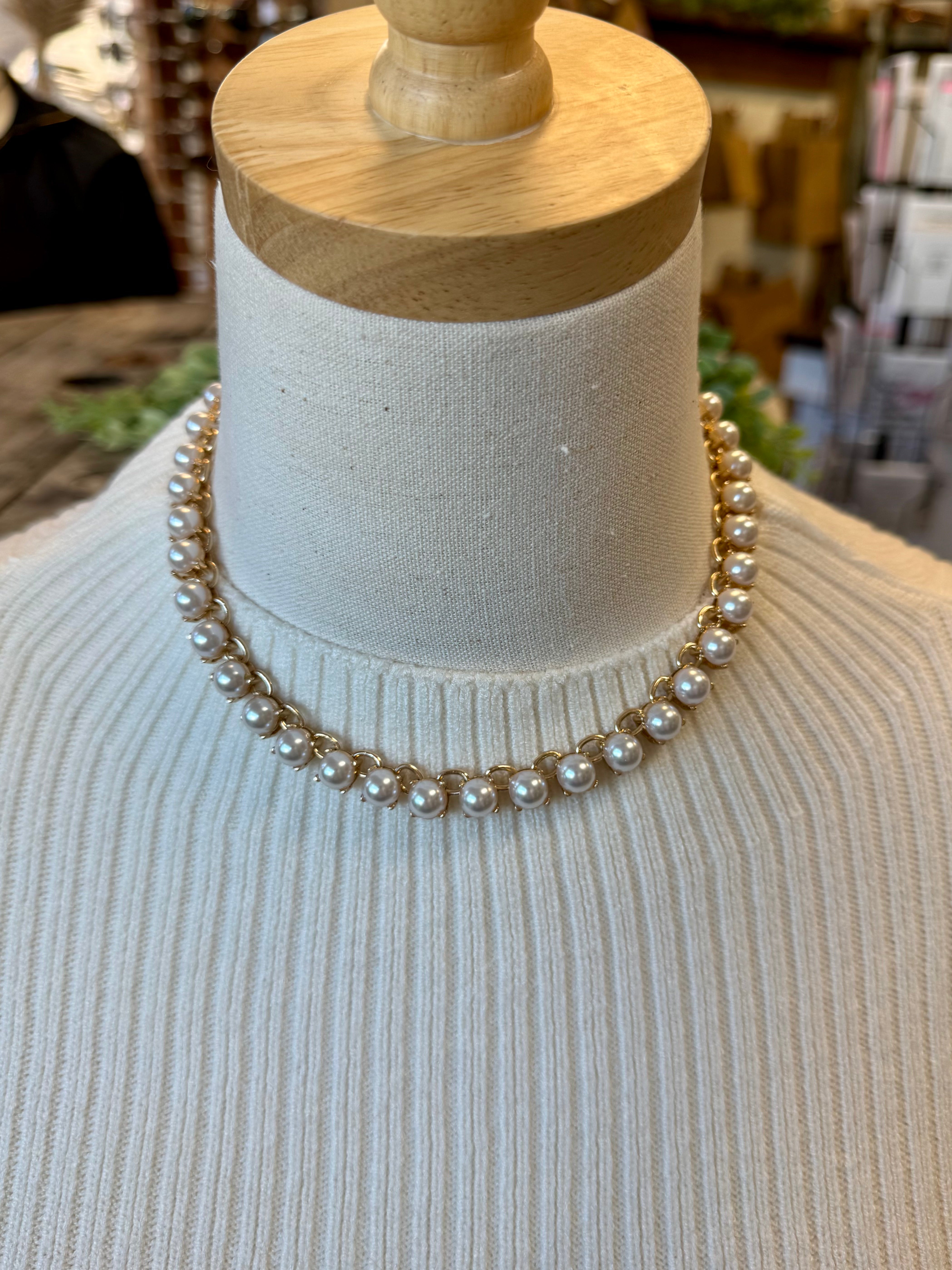 Pearl in Chain Necklace-Necklaces-2unic-The Silo Boutique, Women's Fashion Boutique Located in Warren and Grand Forks North Dakota
