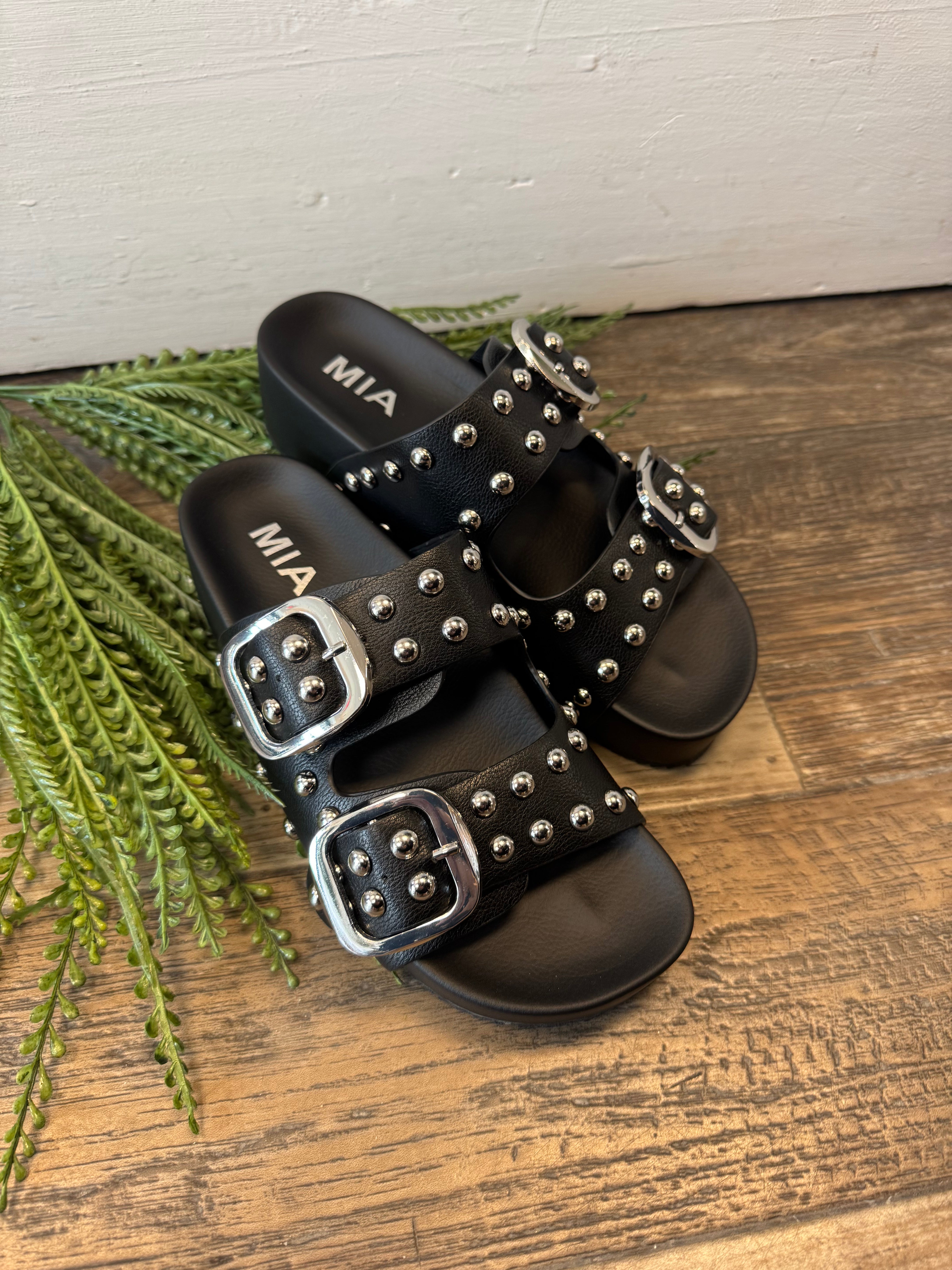 MIA Quennie Black Sandal-Sandals-MIA-The Silo Boutique, Women's Fashion Boutique Located in Warren and Grand Forks North Dakota